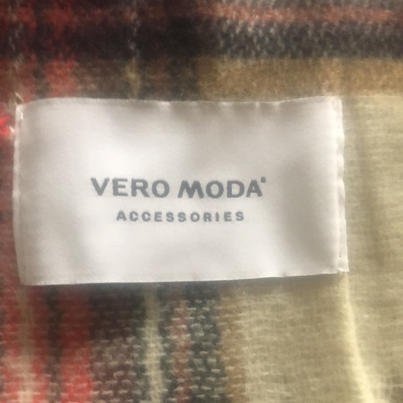 Vero Moda Plaid Fringed Scarf EUC - Picture 3 of 5